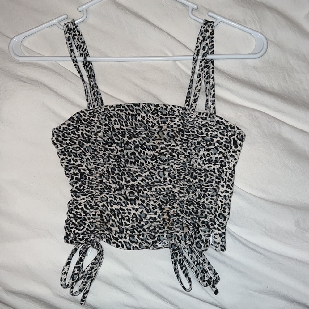 Leopard revolve crop top